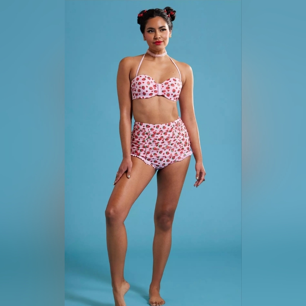 Hot Topic Strawberry High Waisted Bikini (Top XL) Bottoms (L)